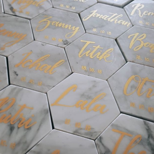 Placecard Marble Hexagon with Gold Handwriting